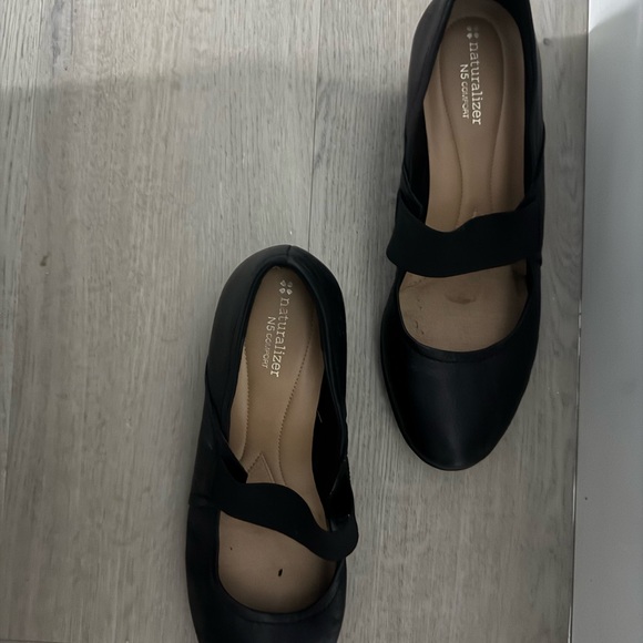 SOUL Naturalizer Black Women's Flats - Picture 2 of 4